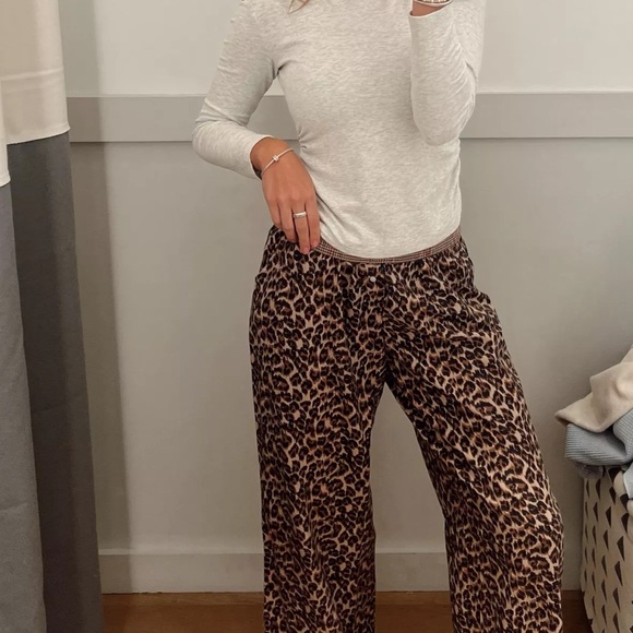 Aerie Leopard Print Wide-Leg Pants - Picture 3 of 5